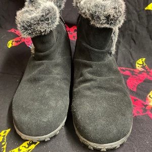 Women’s Winter boots- khombu